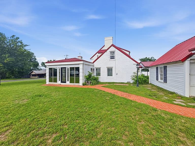 Listing photo 4