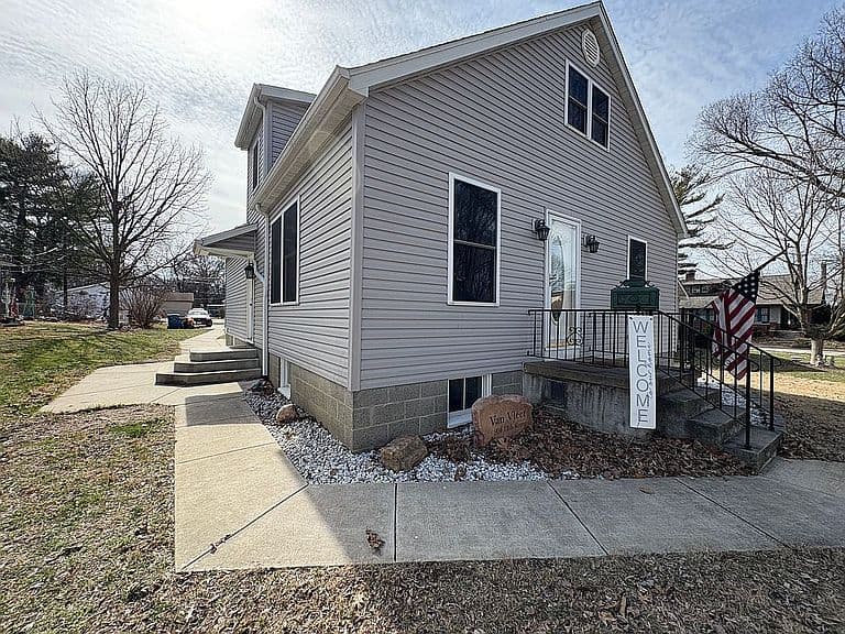 Listing photo 2
