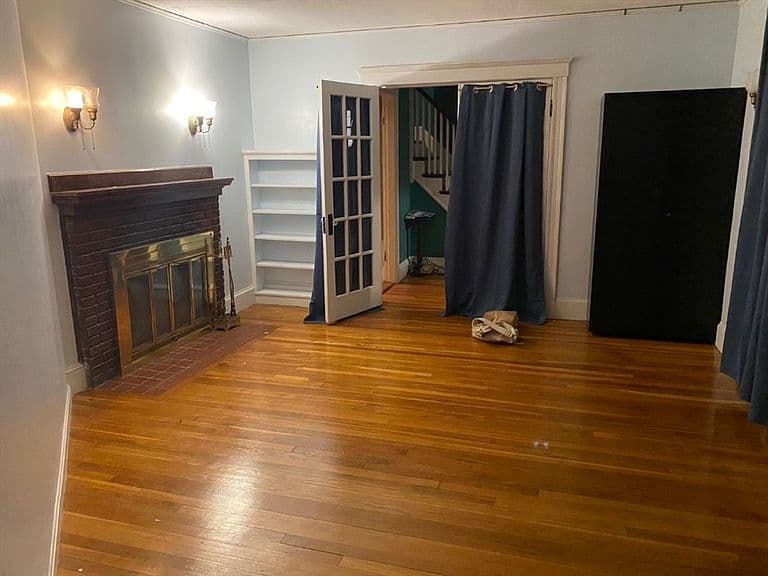 Listing photo 2