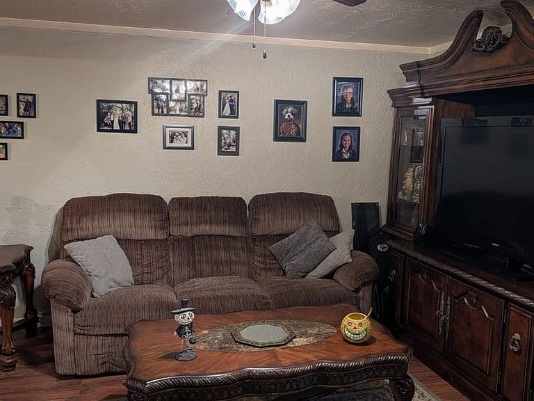 Listing photo 2