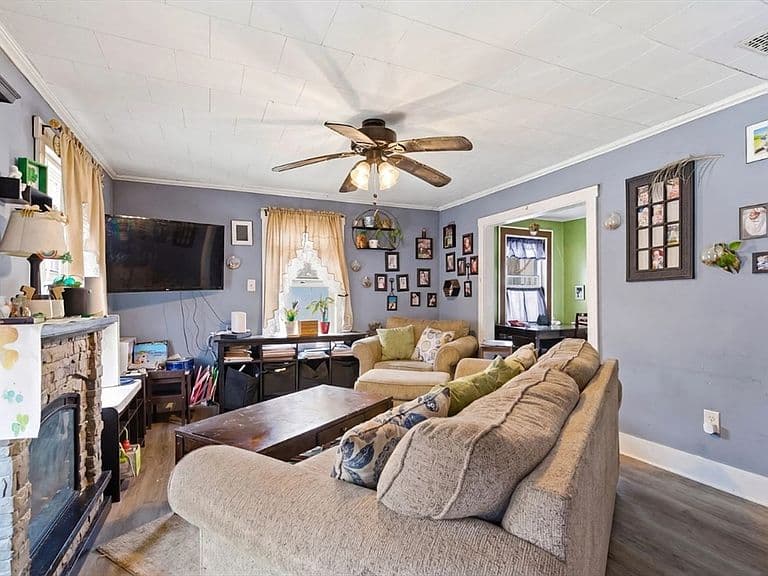 Listing photo 4