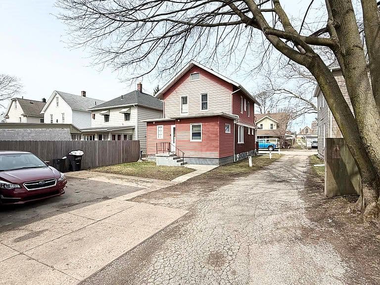 Listing photo 3