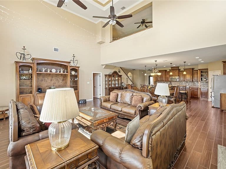 Listing photo 3