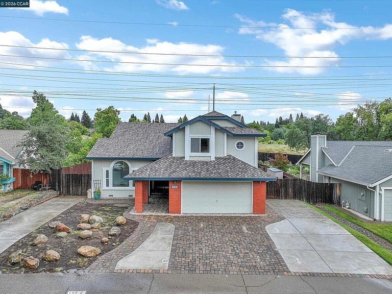 Listing photo 3