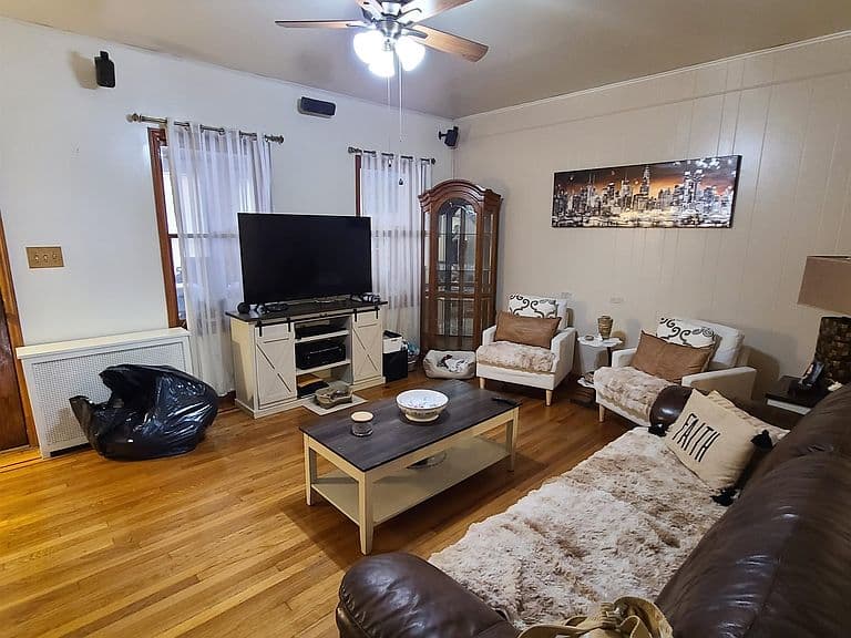 Listing photo 3