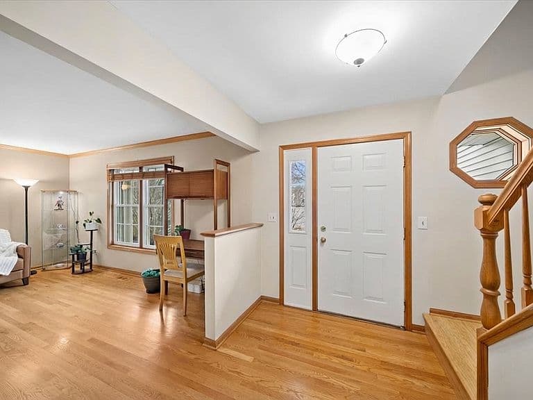 Listing photo 3