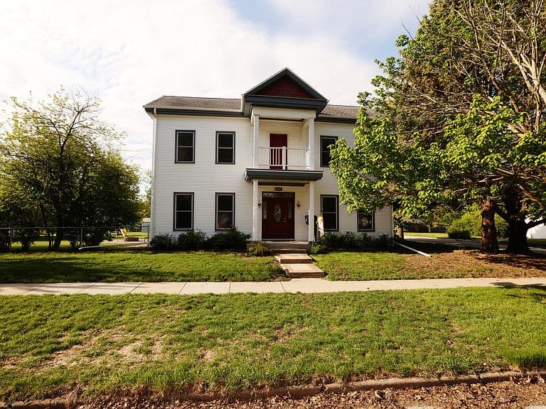Listing photo 2