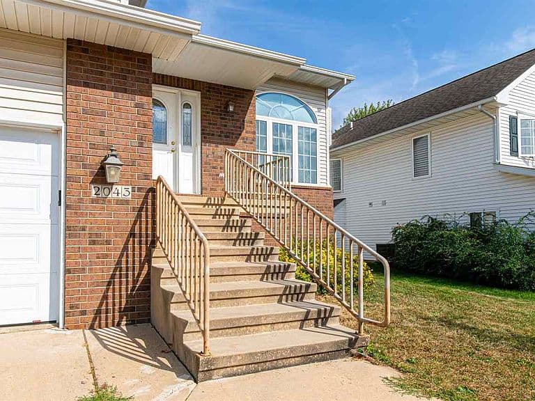 Listing photo 3