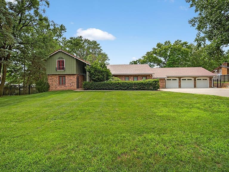Listing photo 5