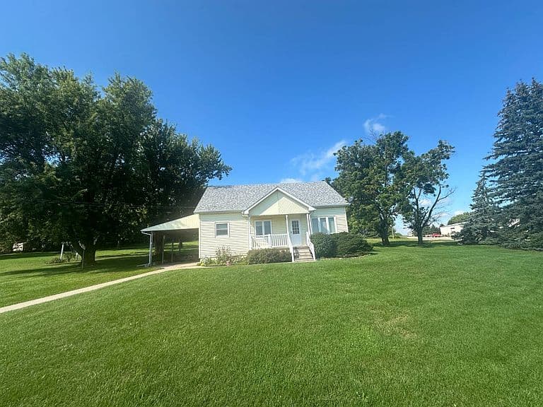 Listing photo 2