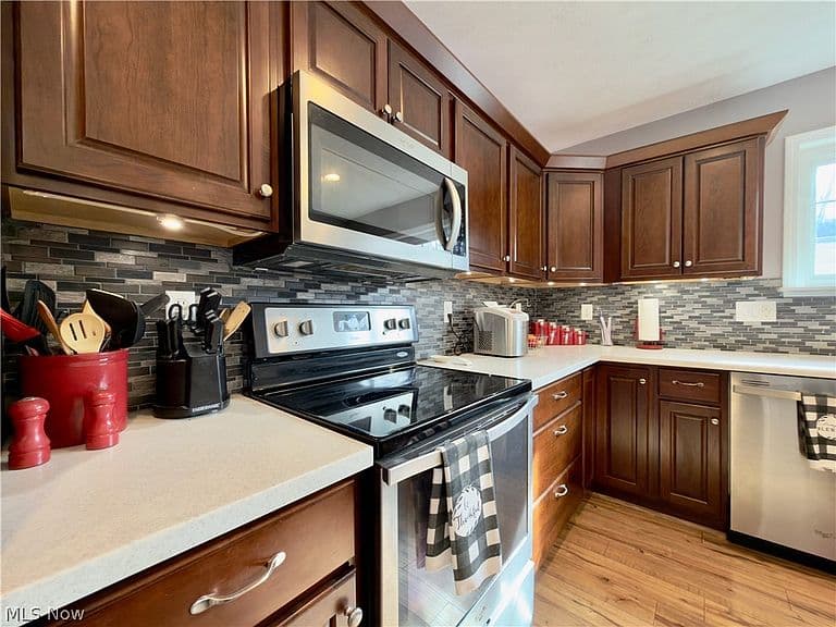 Listing photo 5
