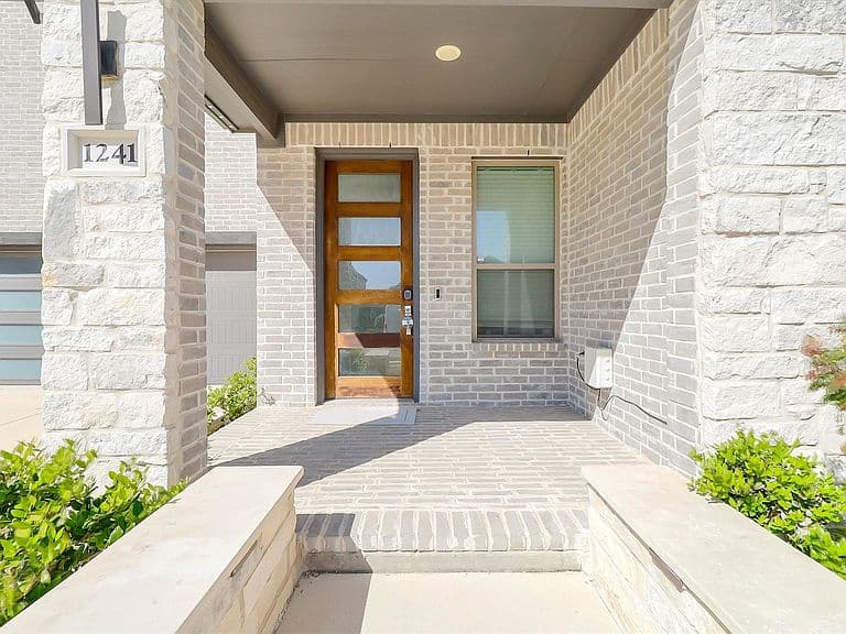 Listing photo 2