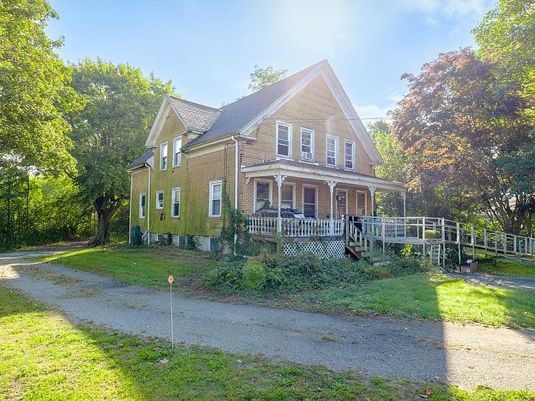 Listing photo 5