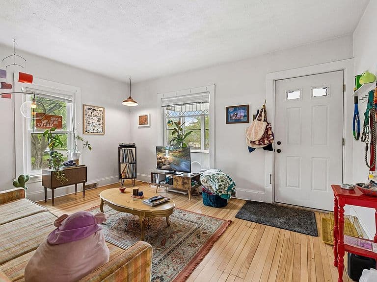 Listing photo 4
