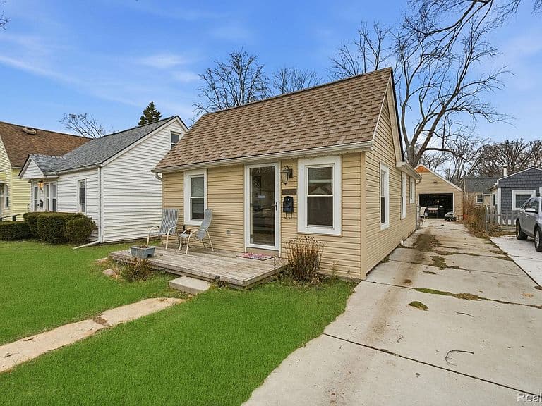 Listing photo 3