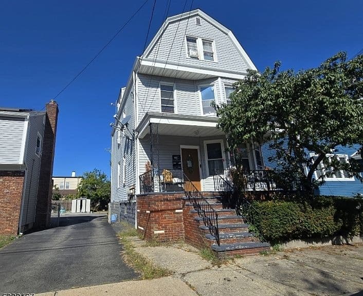 Listing photo 3
