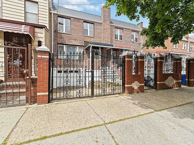 Listing photo 3