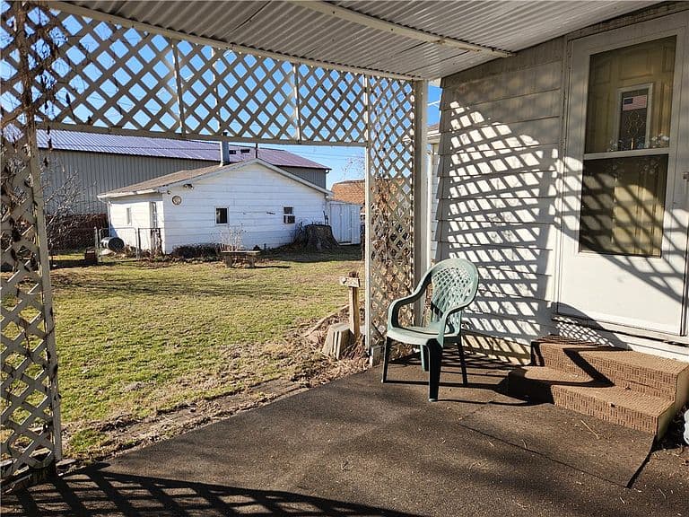 Listing photo 3