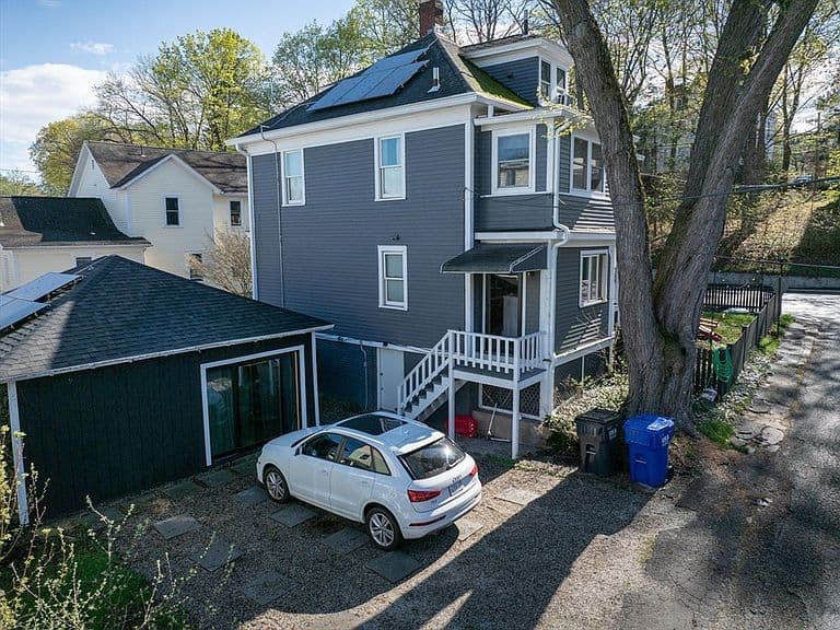 Listing photo 3