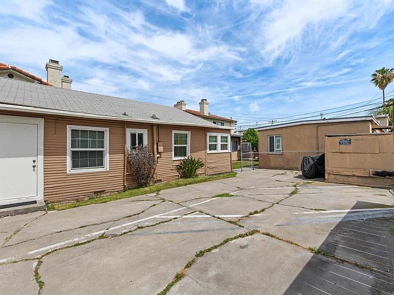 Listing photo 4