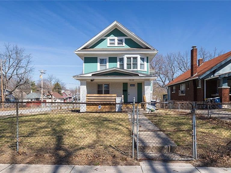 Listing photo 3