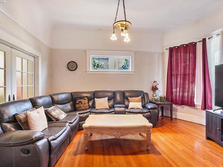 Listing photo 3