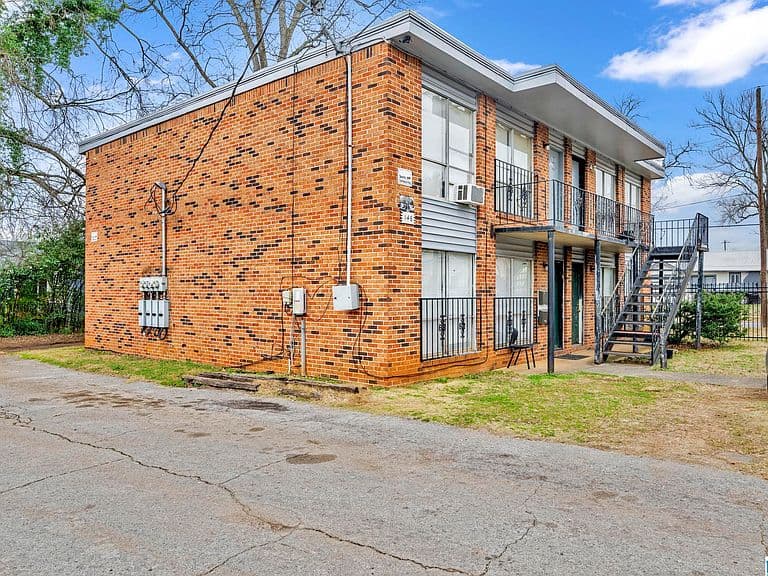 Listing photo 3