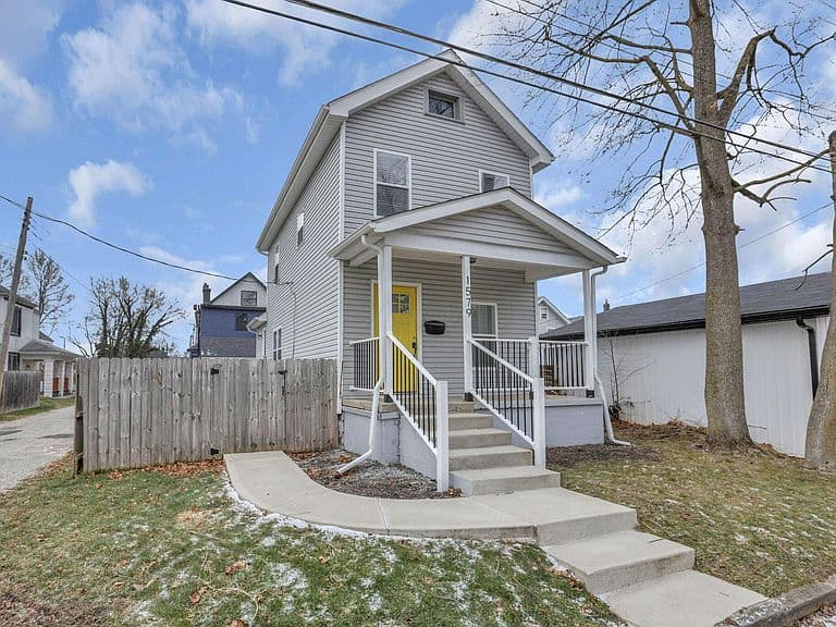Listing photo 3