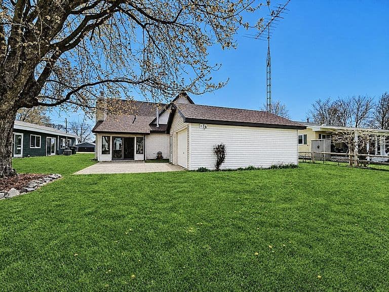 Listing photo 5