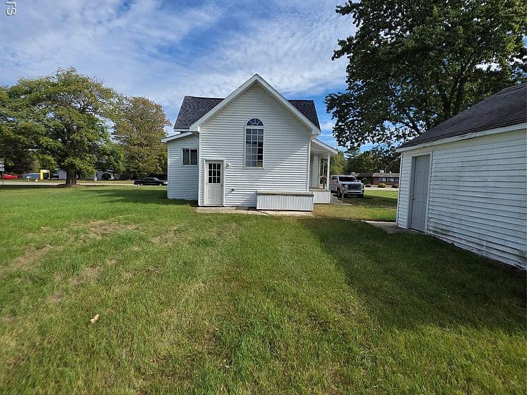 Listing photo 2