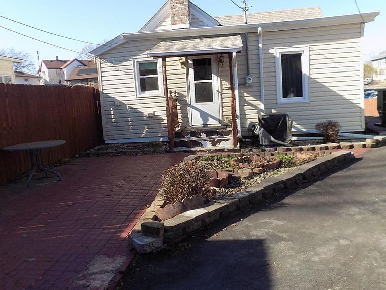 Listing photo 3