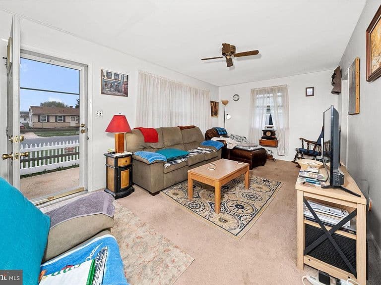 Listing photo 5