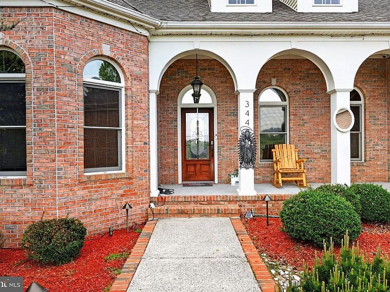 Listing photo 2