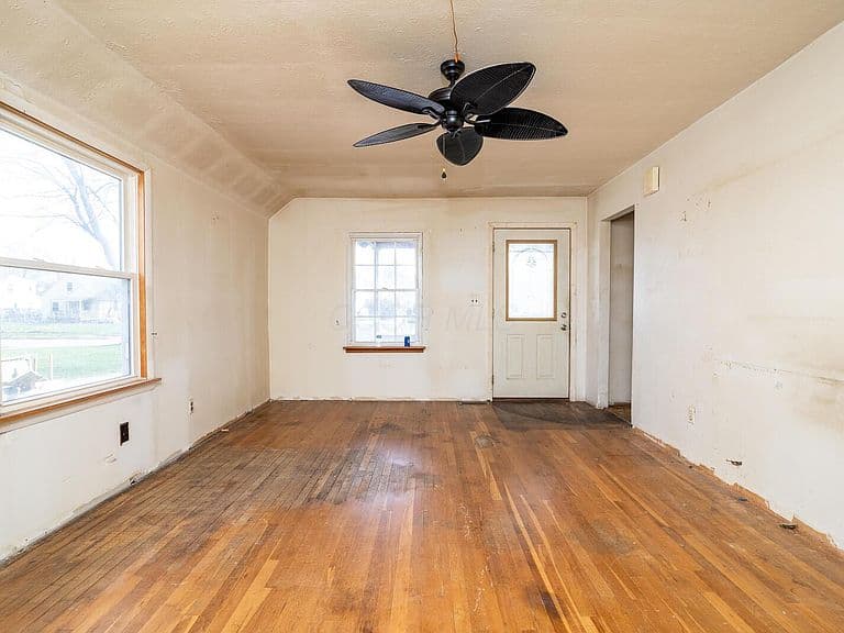 Listing photo 5