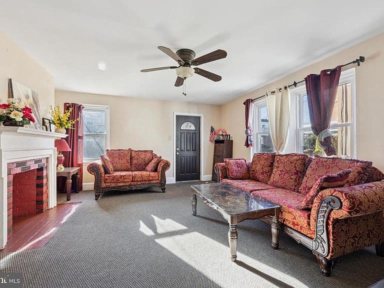 Listing photo 4