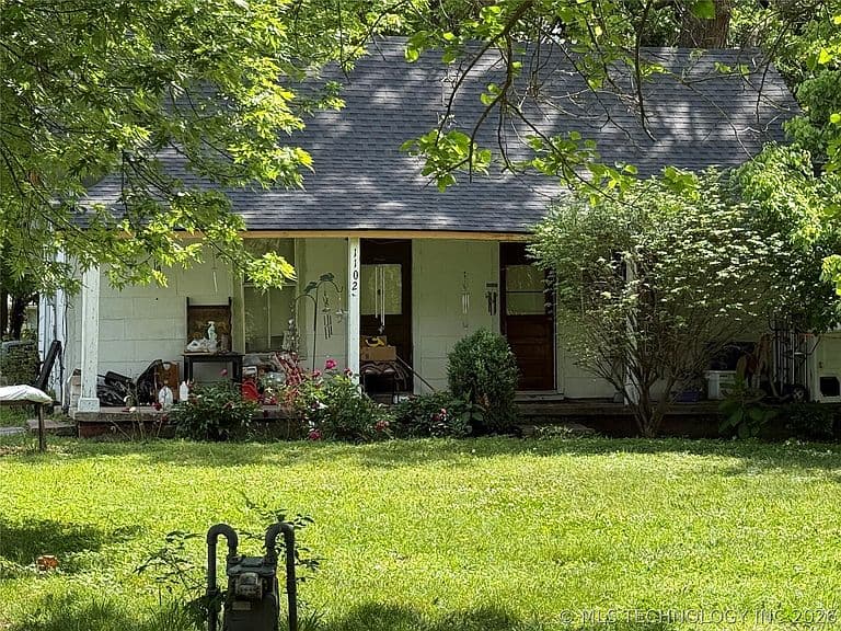 Listing photo 2
