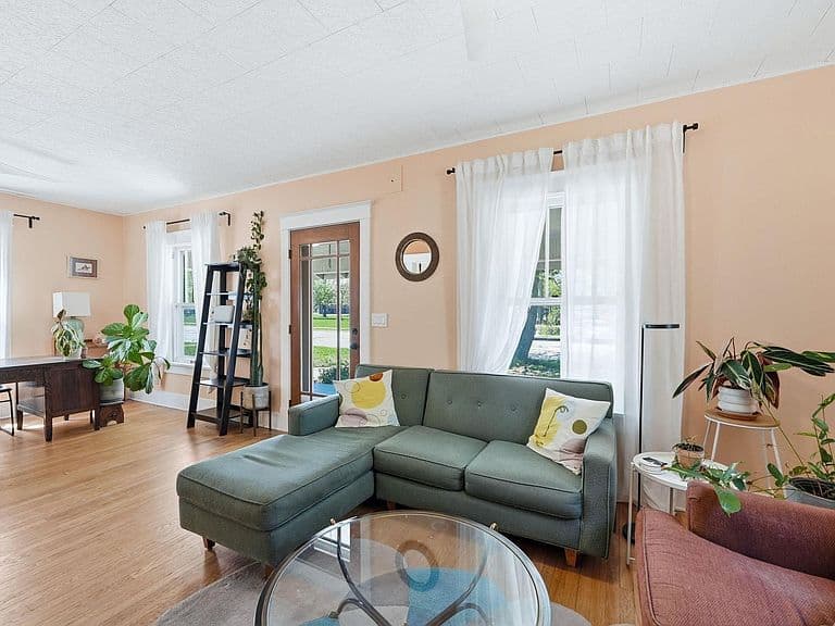 Listing photo 5