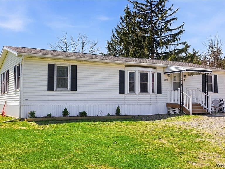 Listing photo 2