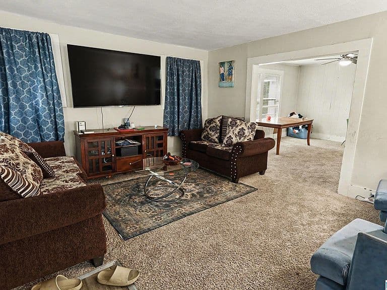Listing photo 3