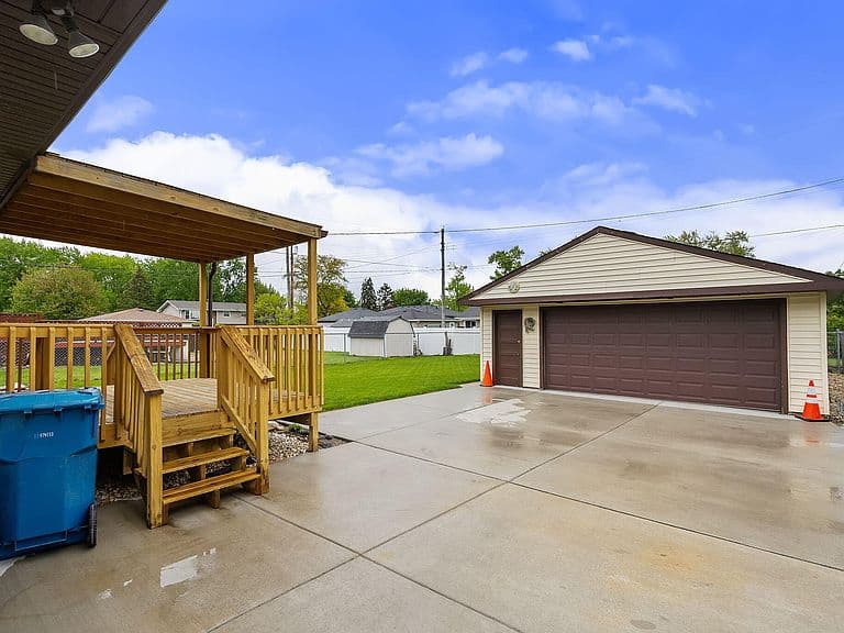 Listing photo 4