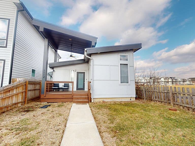 Listing photo 3