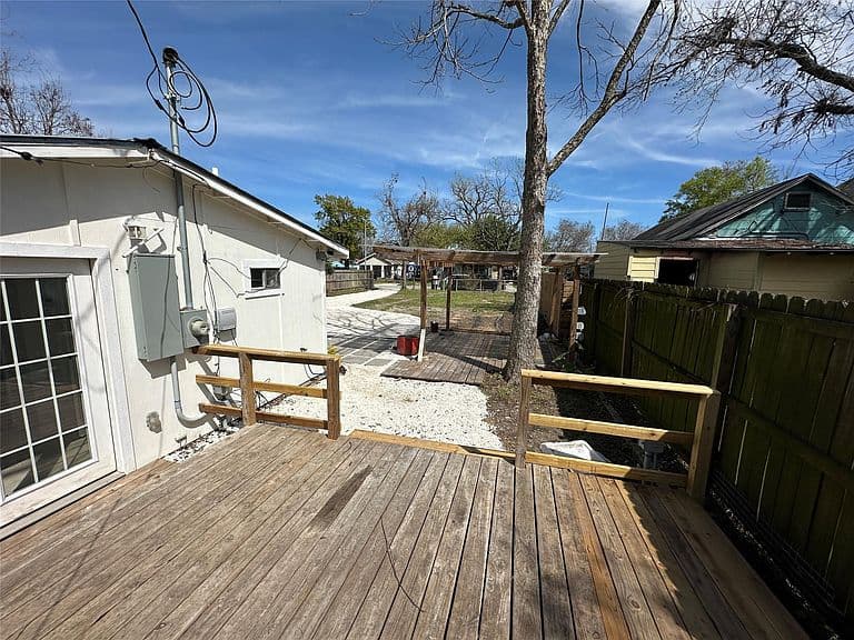 Listing photo 5