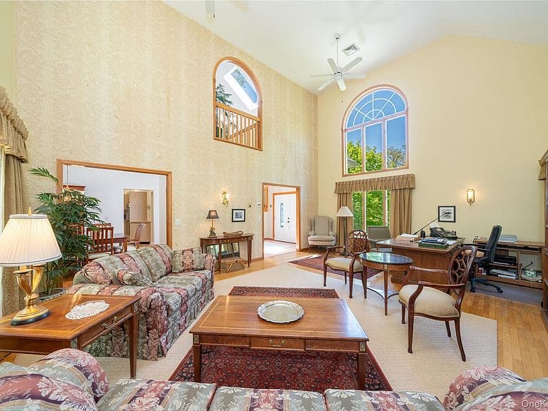 Listing photo 5