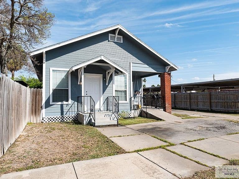 Listing photo 3