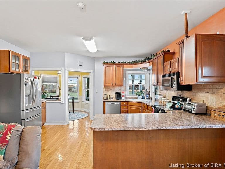 Listing photo 4