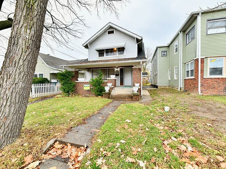Listing photo 2