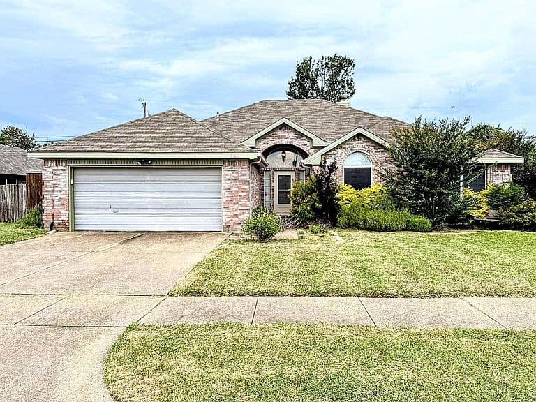 Listing photo 3