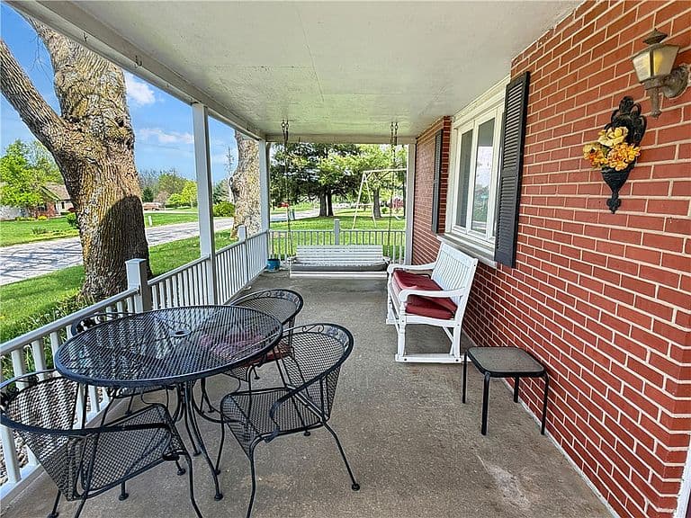 Listing photo 3