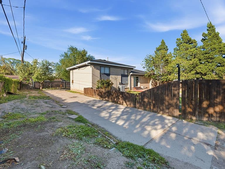 Listing photo 4