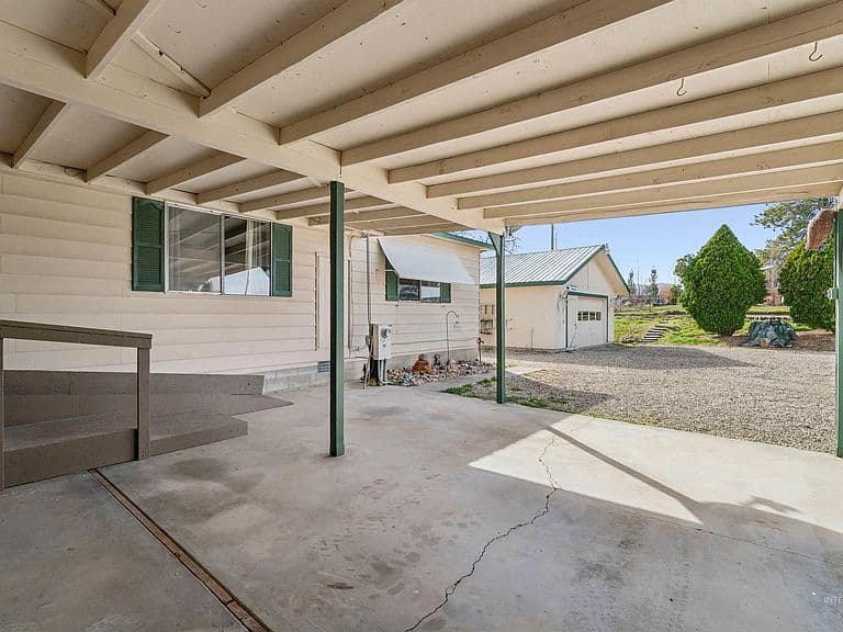Listing photo 4